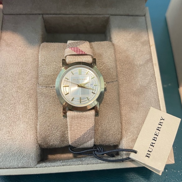 Burberry Accessories - BNWT Burberry women’s watch